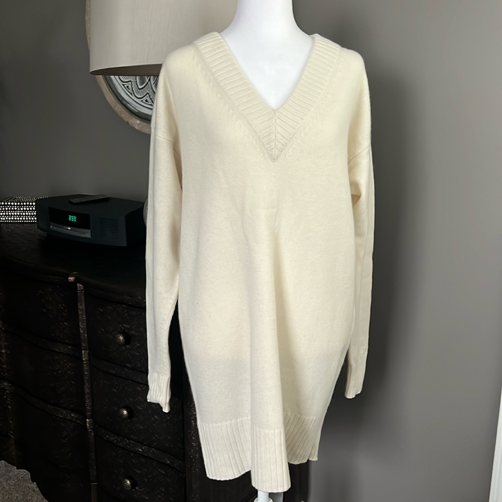 Athleta wall V-neck tunic sweater
